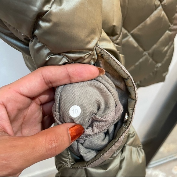 Lululemon Athletica reversible Floral Puffer Vest - Picture 5 of 8